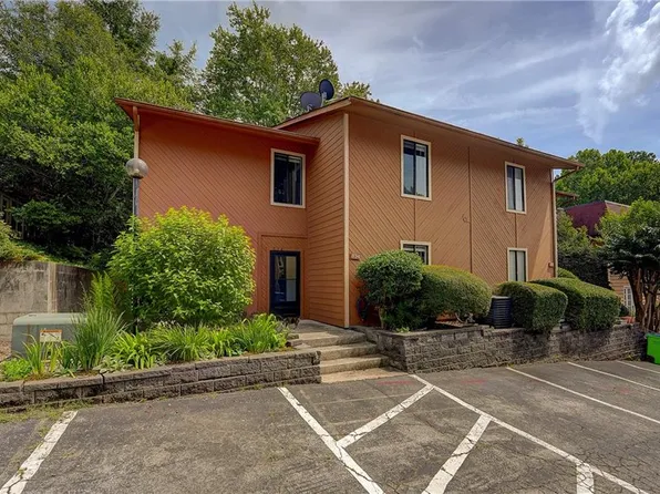 834 Lake Hollow Blvd SW, Marietta, GA 30064