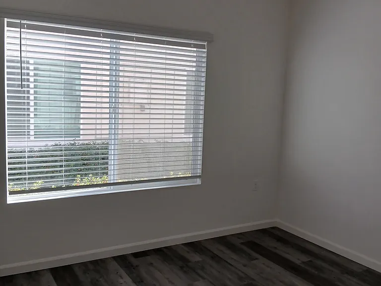 Orchard Park Apartment — Photo 24
