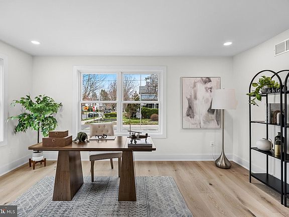 5th image of 201 Centre St