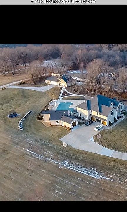 1st image of 2912 Crystal Aire Ct
