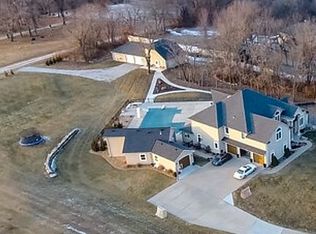 2912 Crystal Aire Ct, Grain Valley, MO 64029