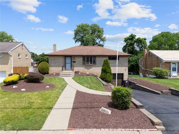 5249 Holiday Dr, Pittsburgh, PA 15236