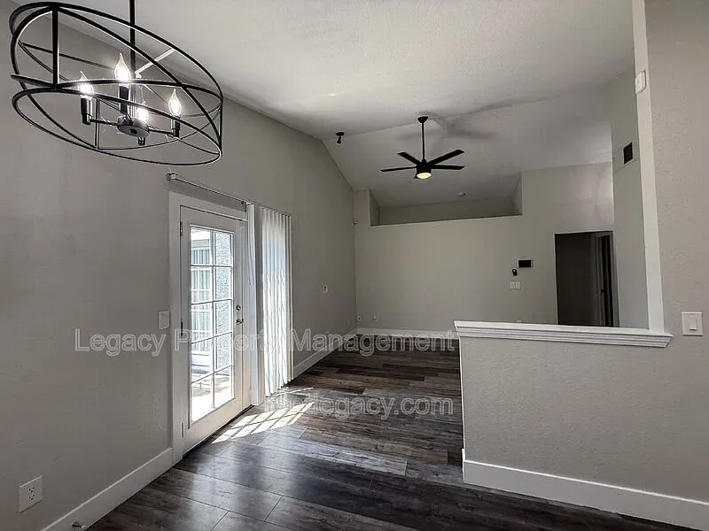3 bed, 2.0 bath, 1210 sqft, $2,550 — Photo 4