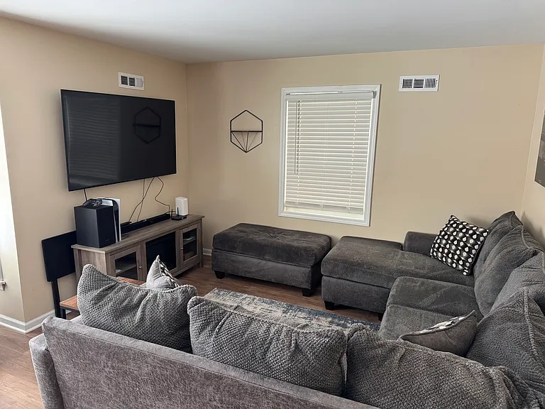 2524 W 109th Pl — Photo 3