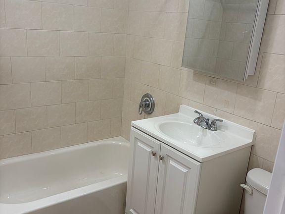 4th image of 19 E 108th St APT 2FW