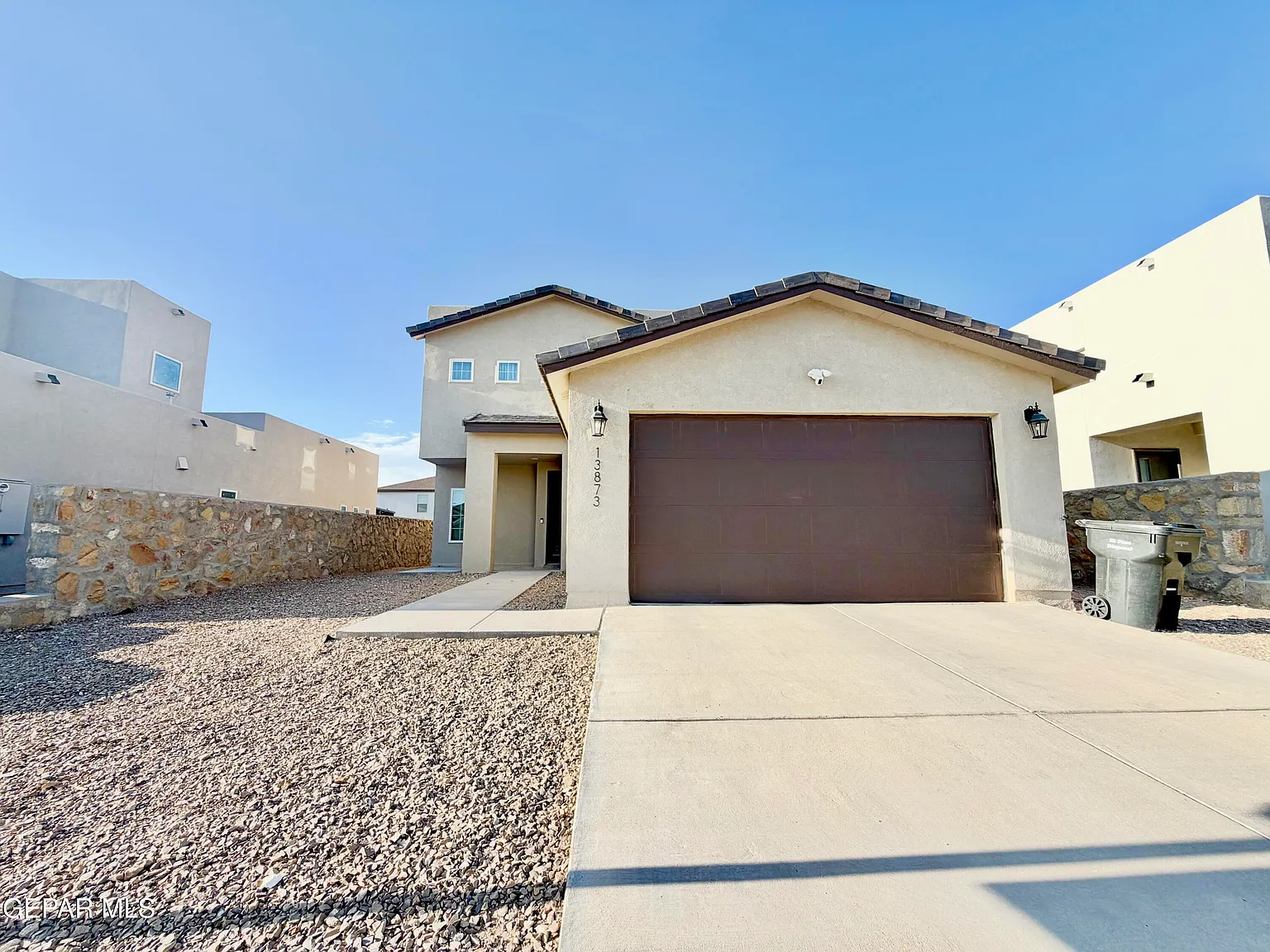 4 bed, 4.0 bath, 2177 sqft, $2,200 — Photo 2