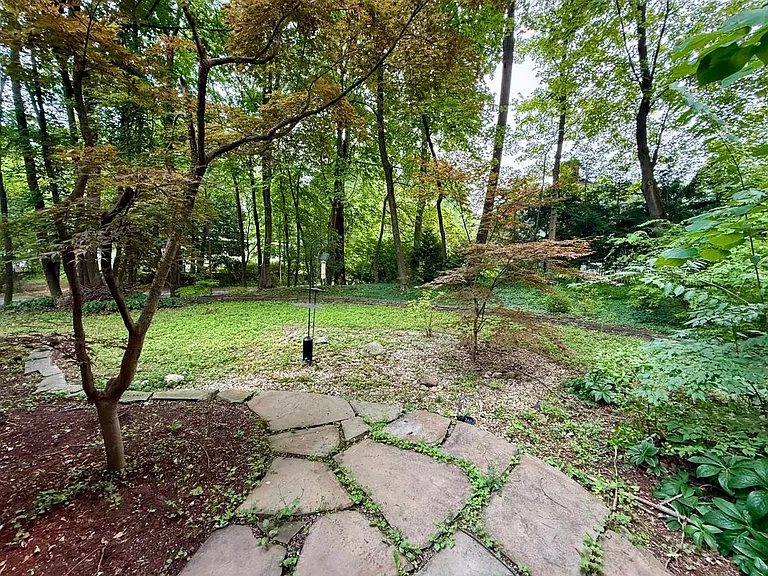 325 Highland Rd — Photo 3