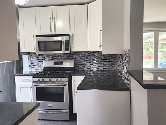 5th image of 11009 S Avenue G