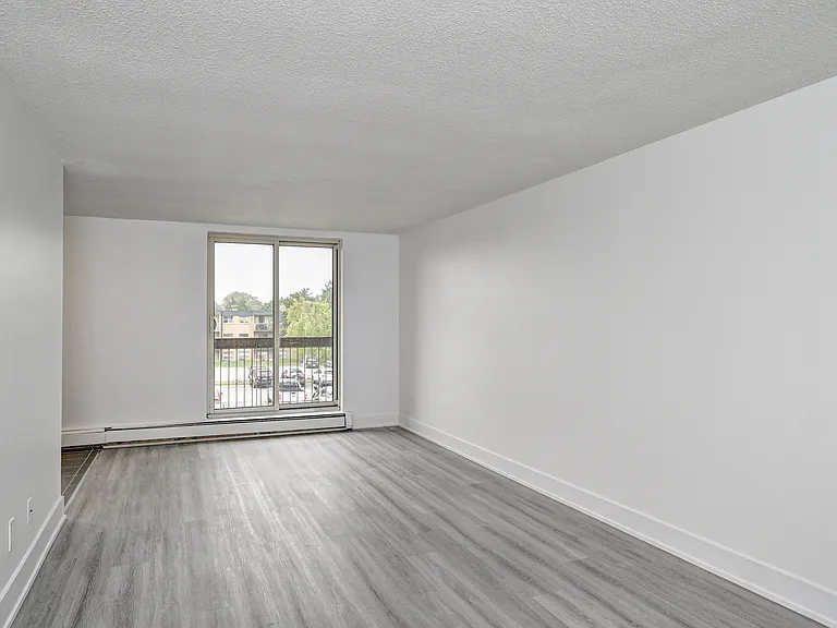 137 Woodside Ave — Photo 10