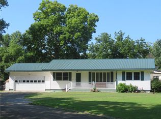 722 W 3rd Ave, Garnett, KS 66032