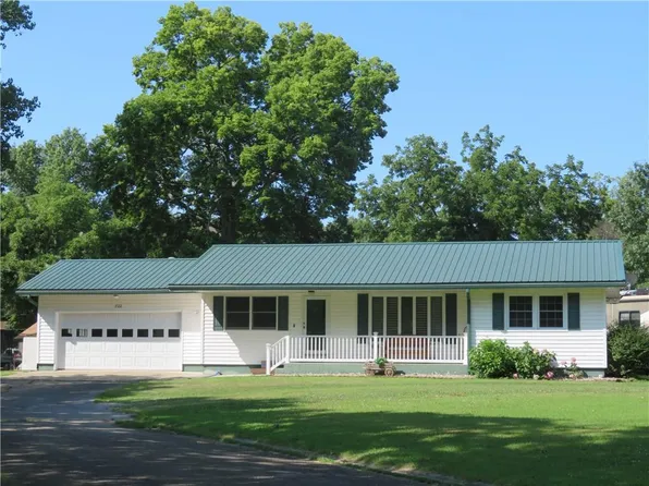 722 W 3rd Ave, Garnett, KS 66032