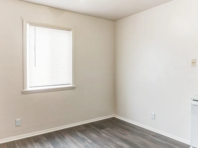 Harbor Square Apartments — Photo 12