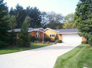 805 Lantern Hill Dr, East Lansing, MI 48823