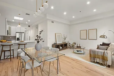 522 Hudson Street, #4