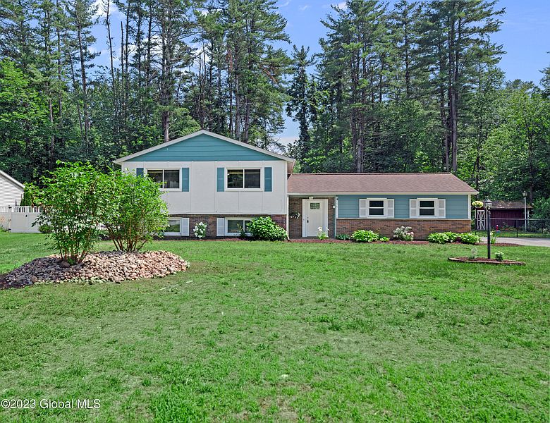 3rd image of 31 Fairway Boulevard