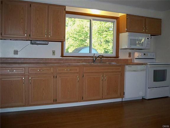 2nd image of 227 Lynnhaven Dr