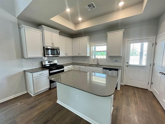 2nd image of 5780 Marsh Ln