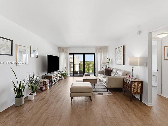 2nd image of 575 Crandon Blvd APT 707