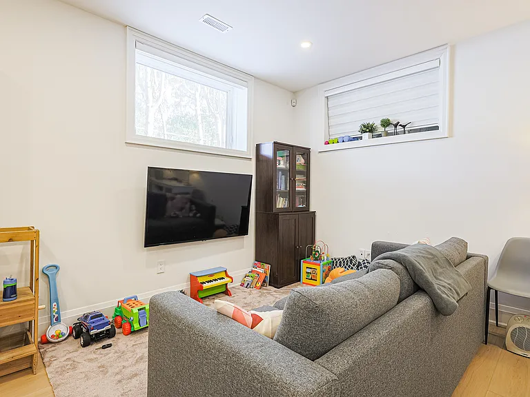 93 Gorman Park Rd — Photo 7