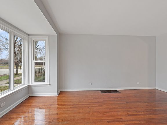 4th image of 10507 S Yates Ave
