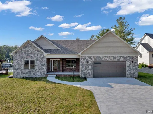 3756 Lake Lapeer Dr, Metamora, MI 48455
