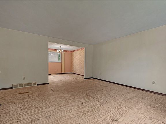 3rd image of 102 Kathy Dr