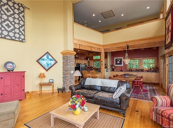 5th image of 442 Tango Ln