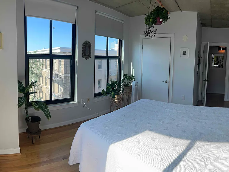 Bedroom 2 furnished S view