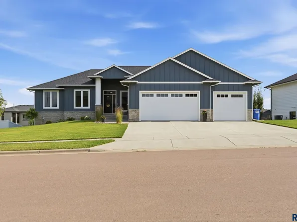 7428 E Twin Pines Ct, Sioux Falls, SD 57110