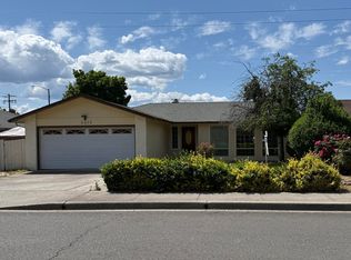 3015 Milhoan Dr, Medford, OR 97504