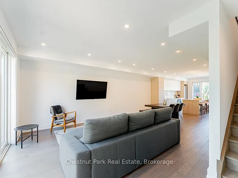 29 Rockmount Cres — Photo 18