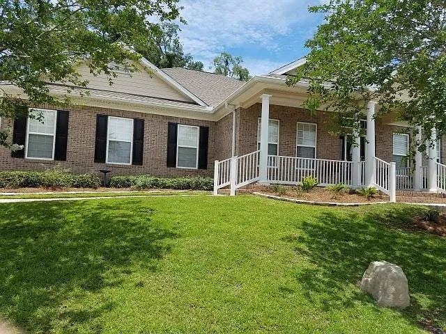 4 bed, 2751 sqft, $2,700 — Photo 3