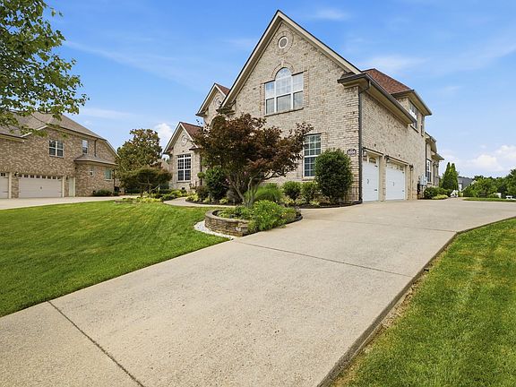 3rd image of 3356 Clovercroft Dr