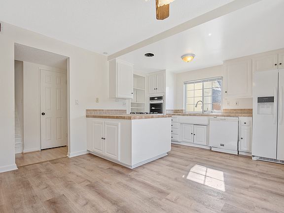 5th image of 2087 Rhoda St