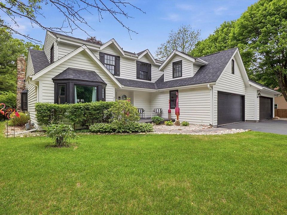 1st image of 423 Bron Derw COURT