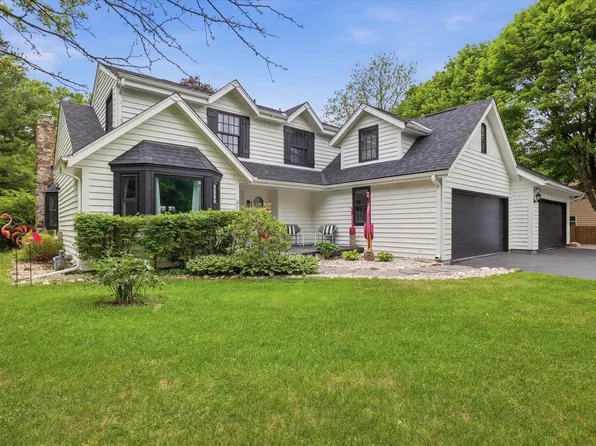 423 Bron Derw COURT, Wales, WI 53183