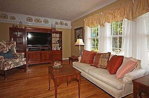 5th image of 4 Bayberry Cir