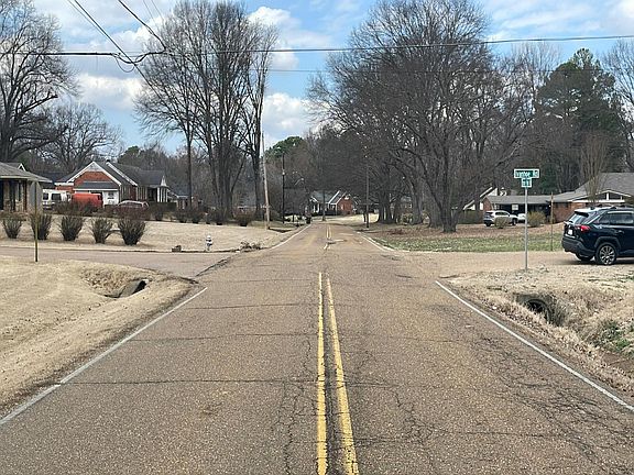 5th image of 2424 Elmore Park Rd