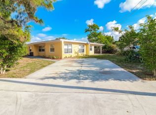 6469 Seminole Dr, Lake Worth, FL 33462