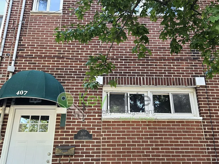 407 Park Ave — Photo 21