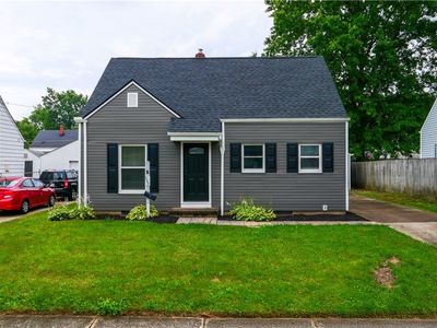 2405 Harding Rd, Cuyahoga Falls, OH, 44223