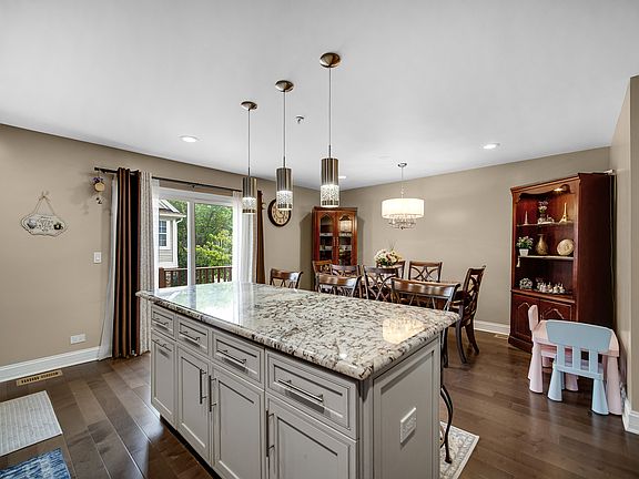 3rd image of 1606 Fox Run Dr