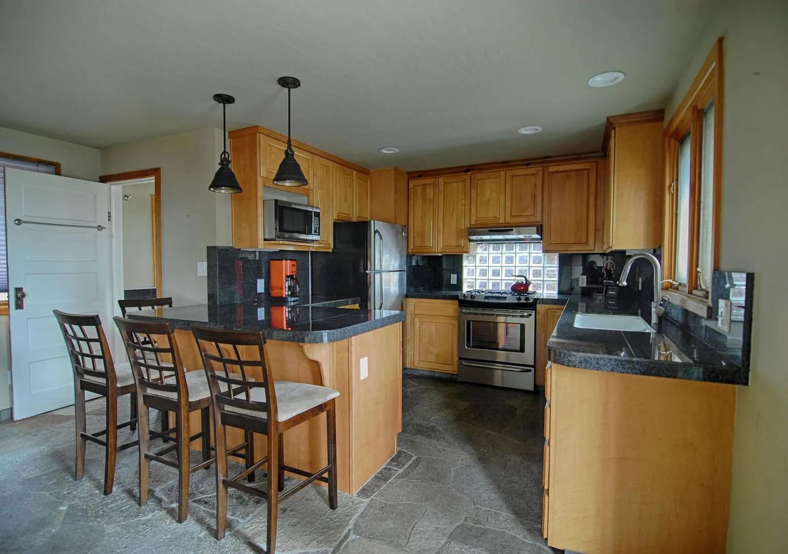 252 - Yaho Duplex — Photo 1