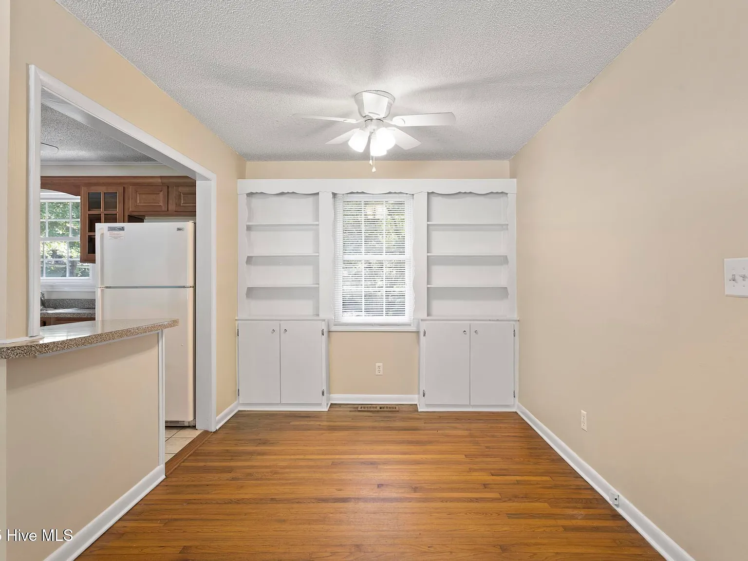 3 bed, 1.5 bath, 1264 sqft, $1,500 — Photo 4