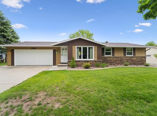 2588 Mary Jo Dr, Green Bay, WI 54311