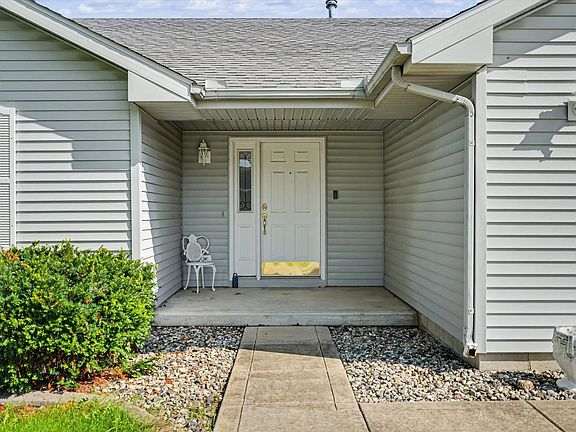 4th image of 1117 Ascot Dr