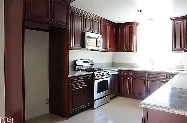3 bed, 1600 sqft, $4,050 — Photo 3