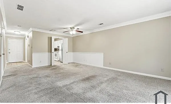 136 Sterling Ct — Photo 13