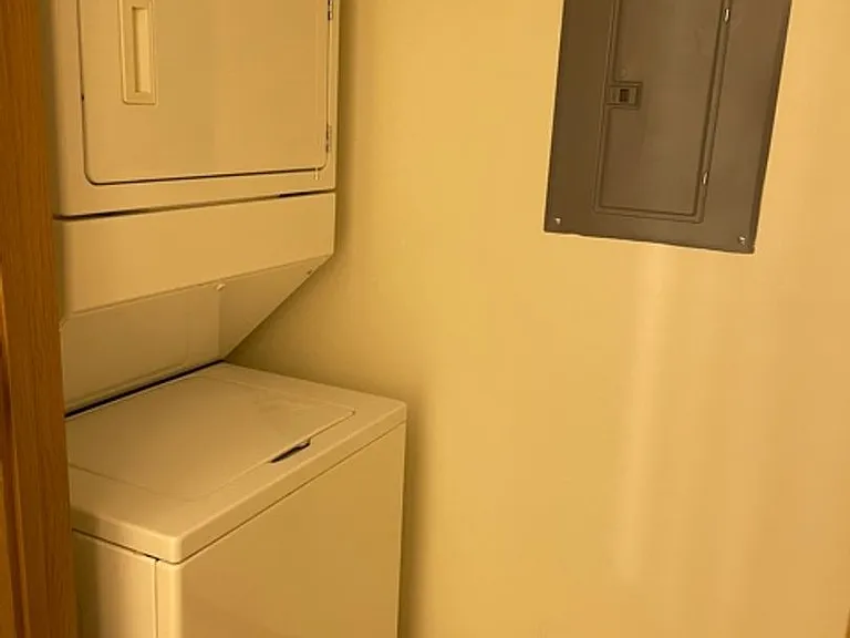 Hollow Creek IV Apartments — Photo 10
