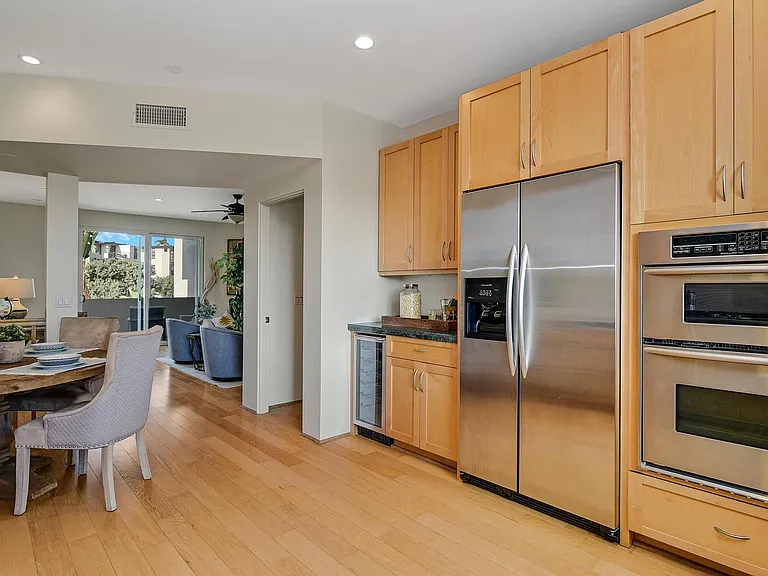 1413 Locust St — Photo 8